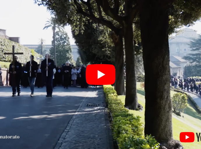 Celebrada la Vía Crucis en los Jardines Vaticanos