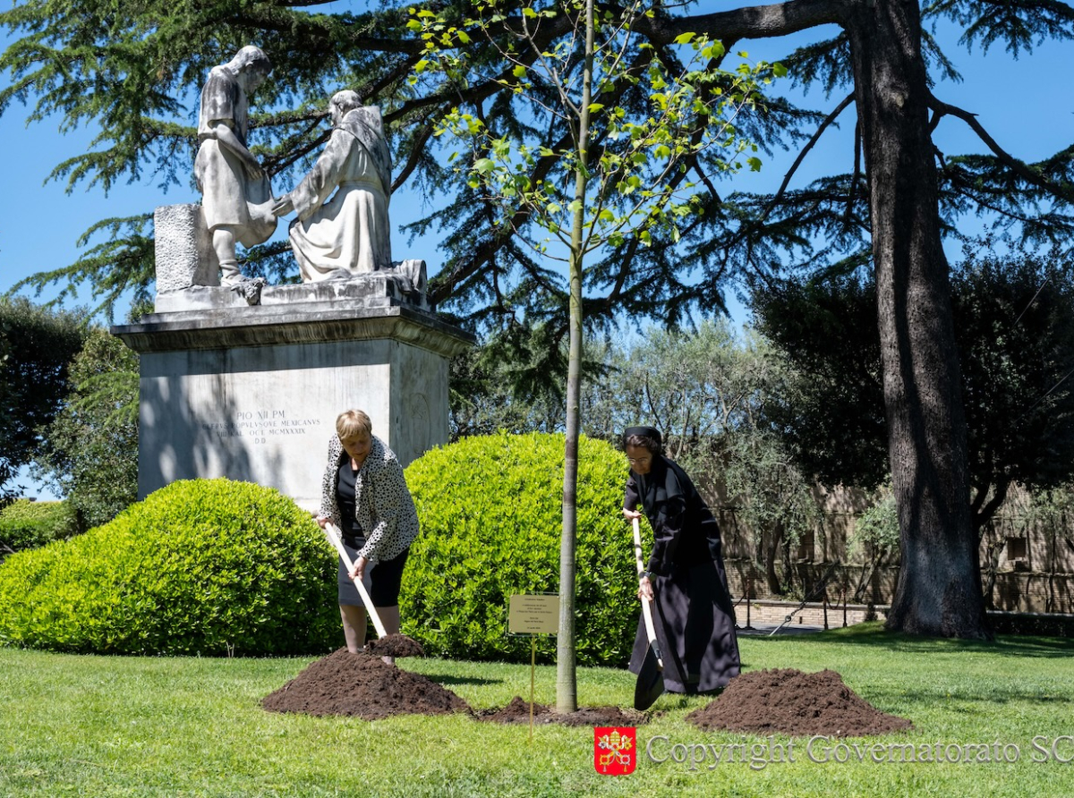 Nel 40° anniversario delle decorazioni floreali pasquali donate al Papa dai Paesi Bassi