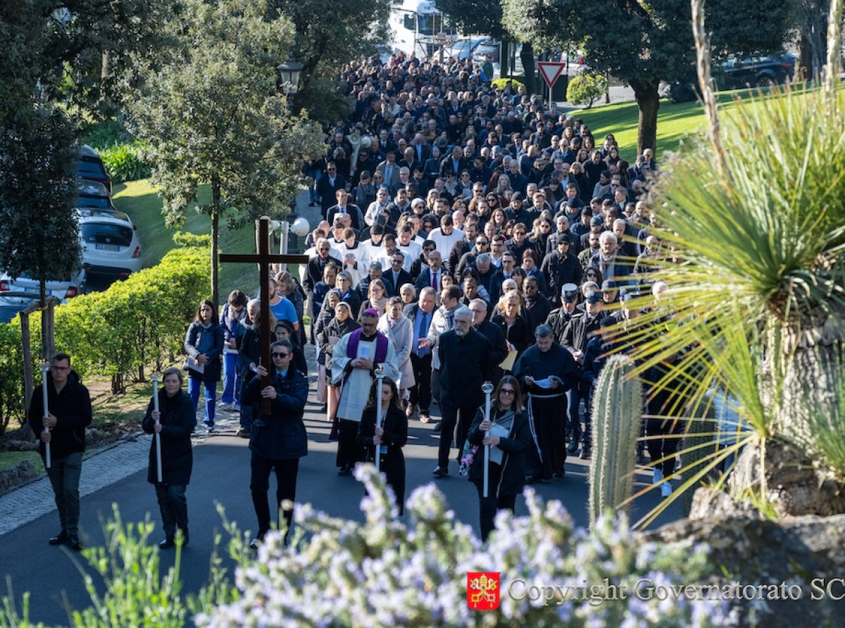 Célébration du Chemin de Croix dans les Jardins du Vatican
