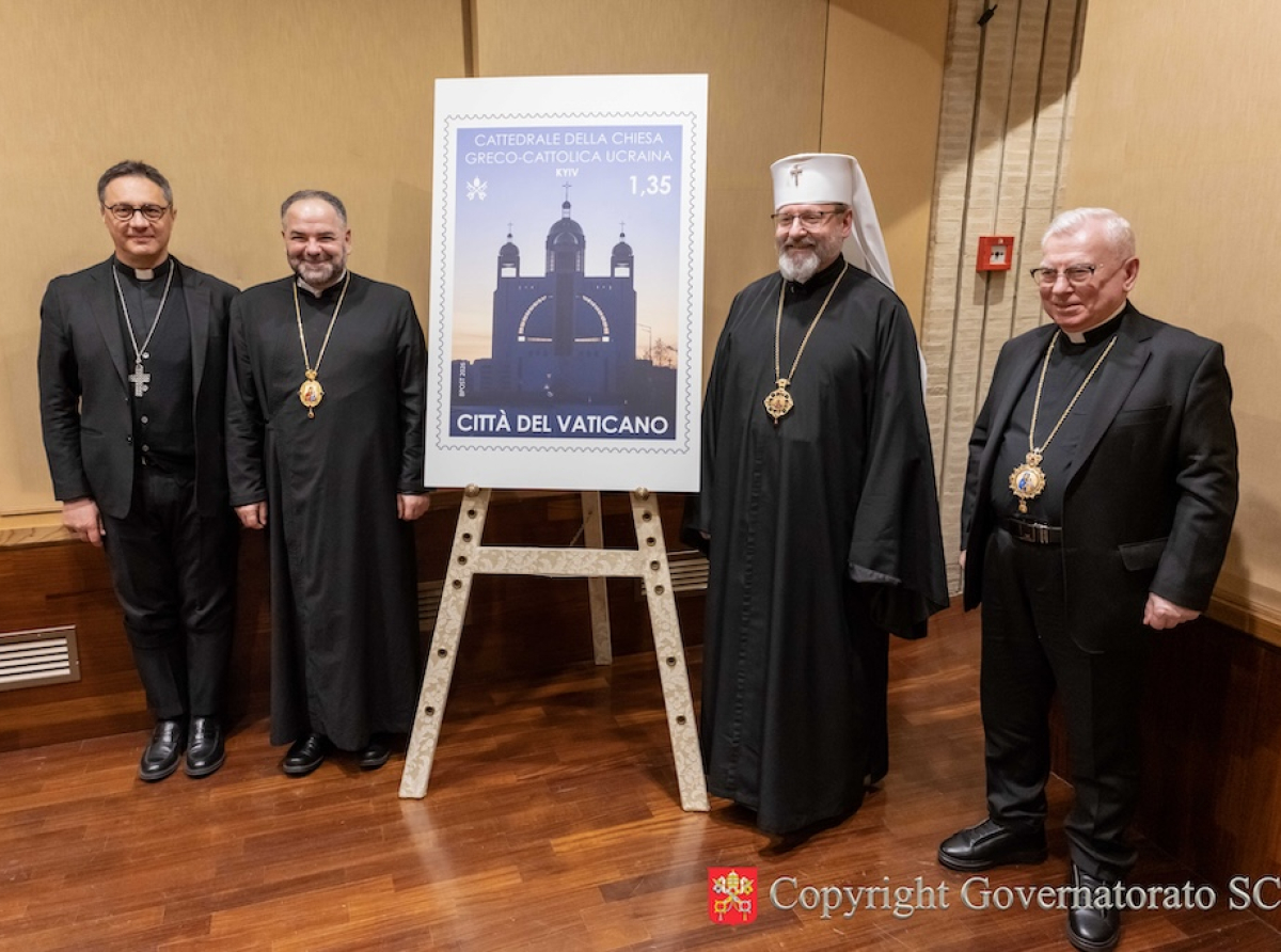 Présentation d’un timbre-poste, d’un dossier philatélique et d’une enveloppe souvenir consacrés à l’Église gréco-catholique en Ukraine