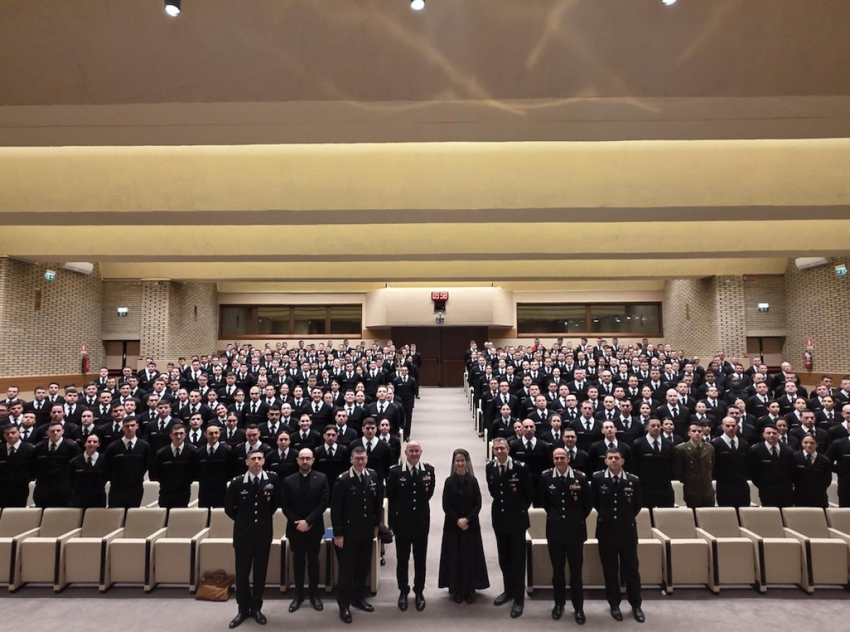 Conferencia en la Escuela Oficial de Oficiales de los Carabinieri de Roma