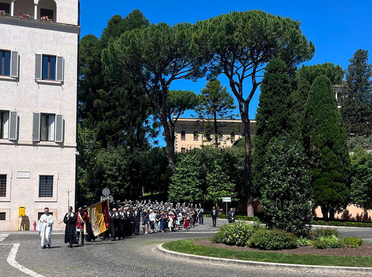 The band of the Vatican Gendarmerie accompanied the Corpus Christi procession in the Vatican Gardens