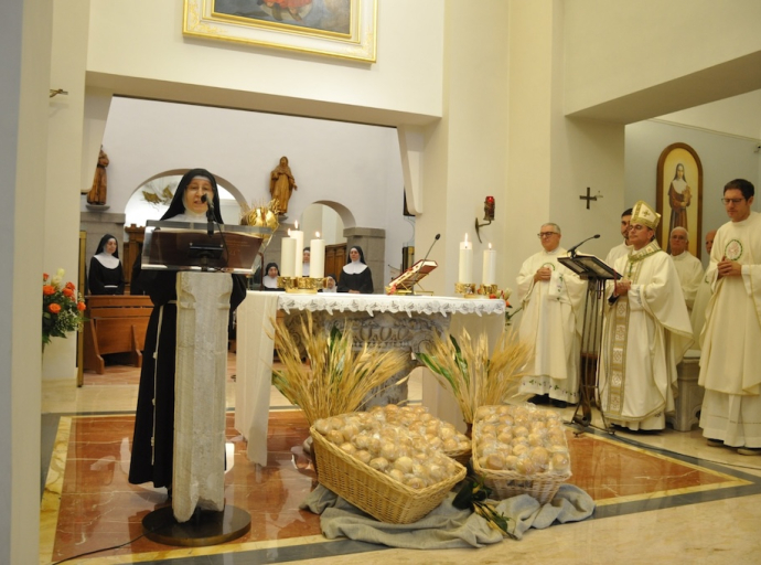 El Obispo Vincenzo Viva presidió la solemnidad de Santa Clara de Asís en el monasterio de las Clarisas de Albano
