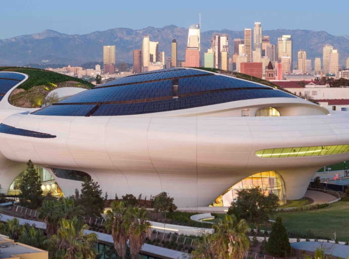 Seis reproducciones de obras maestras de los Museos Vaticanos, expuestas en el nuevo Lucas Museum of Narrative Art de Los Ángeles