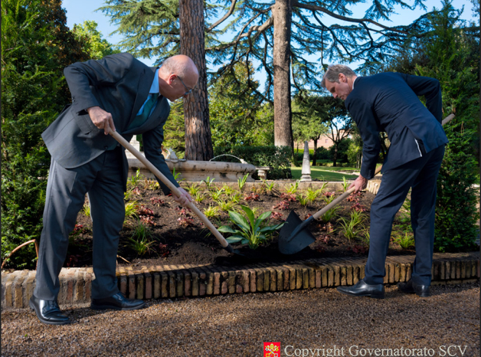 Plantados en los Jardines Vaticanos arbustos y plantas procedentes de los Países Bajos