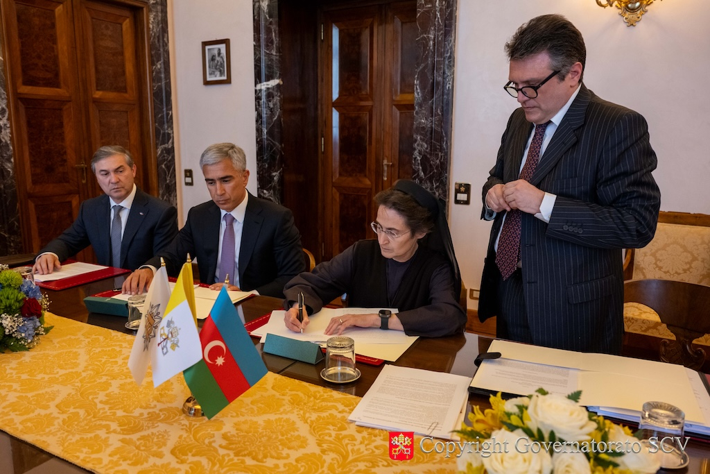 La Fundación Heydar Aliyev de Azerbaiyán y la Gobernación han firmado un acto de donación