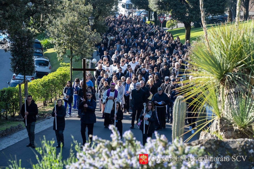 Célébration du Chemin de Croix dans les Jardins du Vatican