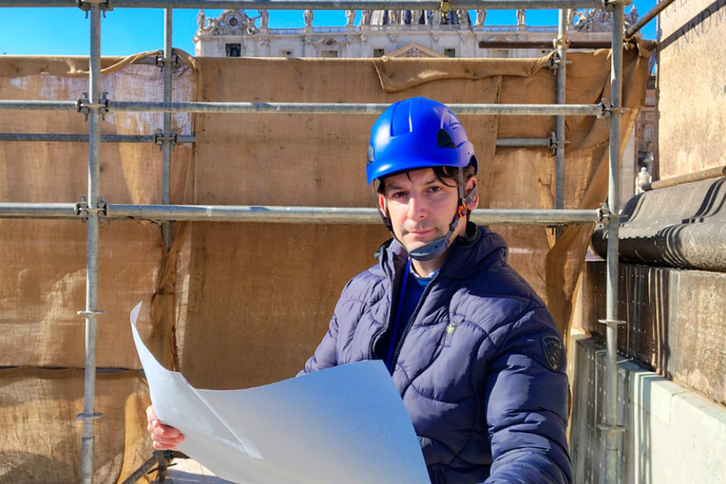 Le diocèse de Nocera Inferiore-Sarno réalise la crèche installée sur la place Saint-Pierre