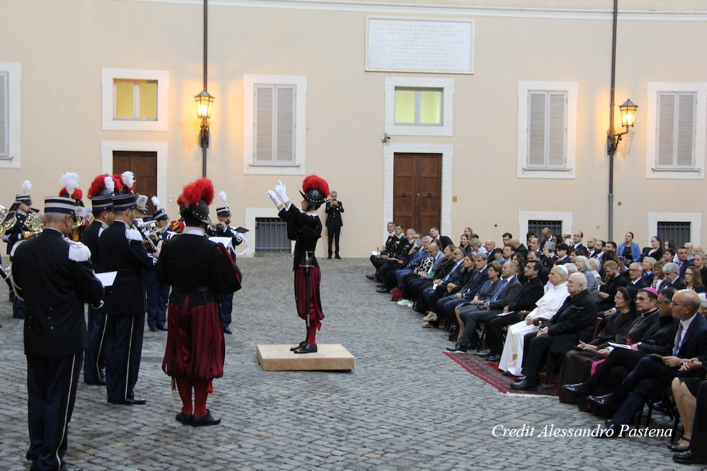 En Castel Gandolfo, en presencia del Papa León XIV, el concierto conjunto de las Bandas Musicales de los Cuerpos de la Gendarmería y de la Guardia Suiza Pontificia
